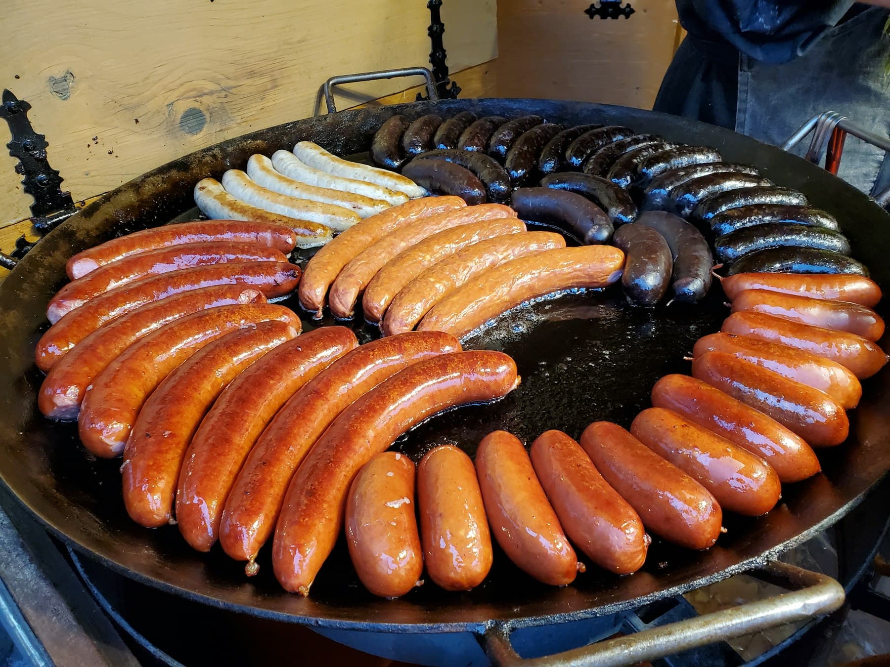 Qrildə kolbasa dəsti